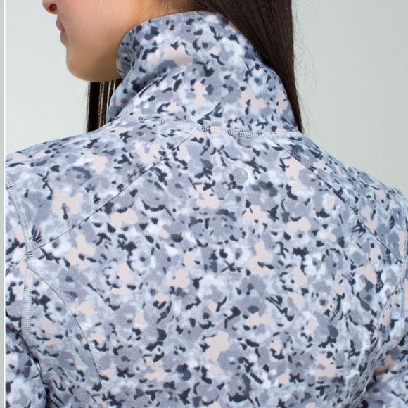 lululemon Nice Asana Jacket Fleur Silver Spoon Grey Sz 4 - Picture 4 of 15